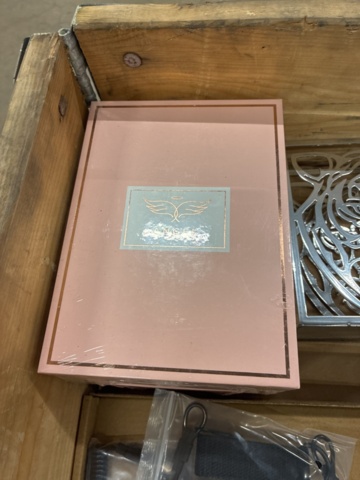 1466013-14 Home furnishing assortment