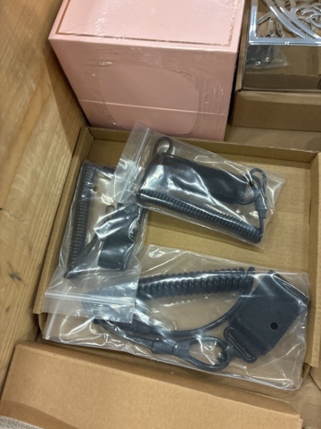 1466013-18 Home furnishing assortment