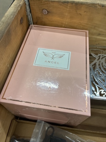 1466013-20 Home furnishing assortment