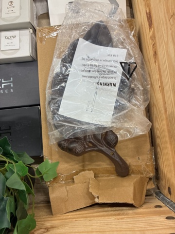 1466015-4 Home furnishing assortment