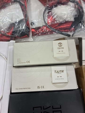 1466015-7 Home furnishing assortment