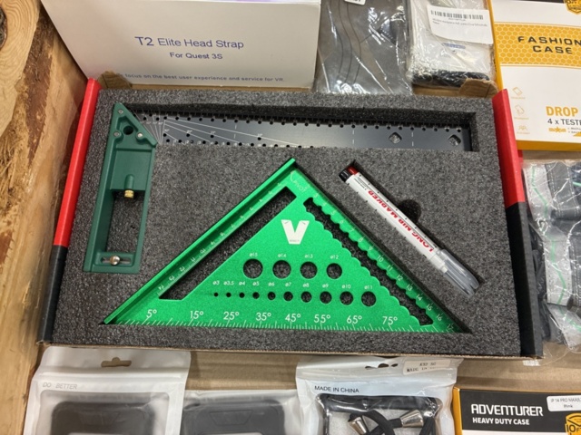 1466015-11 Home furnishing assortment