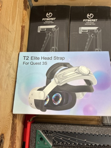 1466015-17 Home furnishing assortment