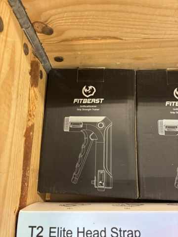 1466015-18 Home furnishing assortment