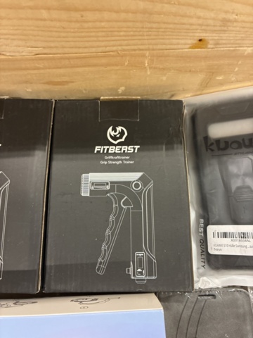 1466015-19 Home furnishing assortment