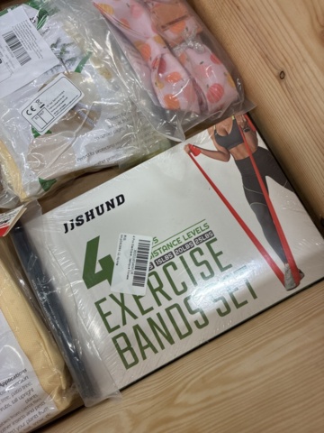 1466016-8 Home furnishing assortment