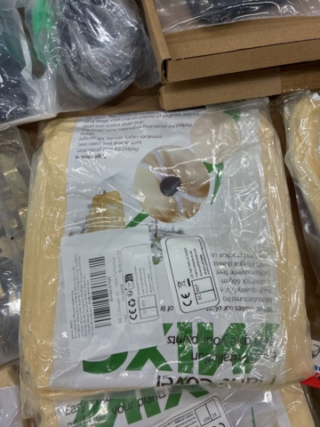 1466016-10 Home furnishing assortment