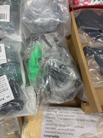 1466016-12 Home furnishing assortment