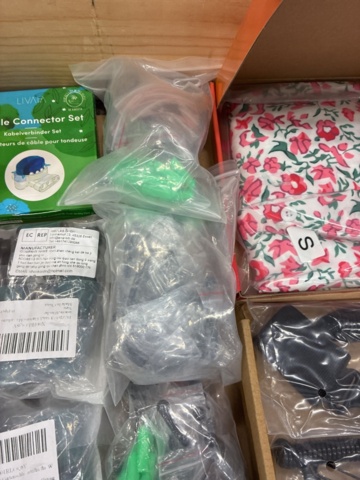 1466016-13 Home furnishing assortment