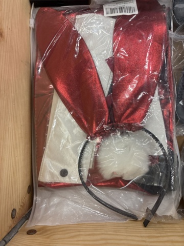 1466016-24 Home furnishing assortment