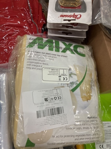 1466016-25 Home furnishing assortment