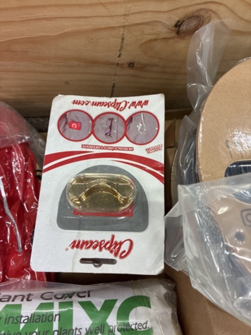 1466016-26 Home furnishing assortment