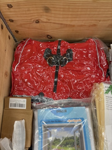 1466016-27 Home furnishing assortment