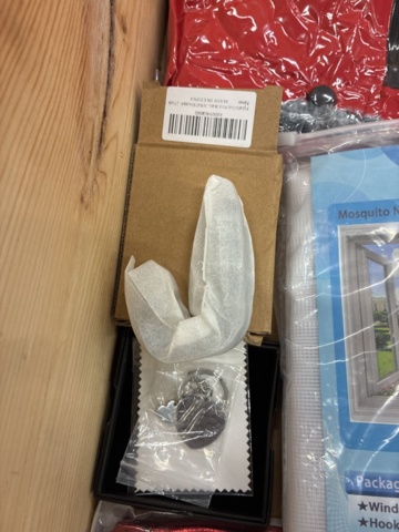 1466016-29 Home furnishing assortment