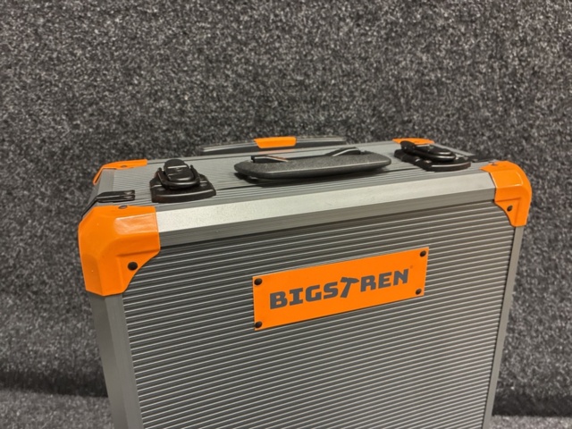 1465937-4 Verktygset med 1000 delar i verktygsväska med hjul