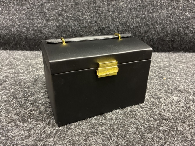 1465985-4 2 st Smyckeskrin - svarta