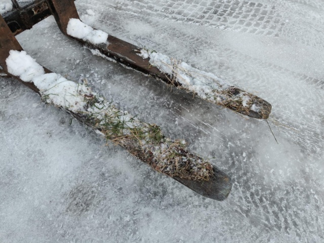 1401109-4 Pallgafflar BM-Fäste