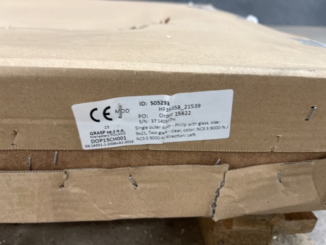 1466559-4 Ytterdörr Philip - med glas 9x21 - OBS: svart