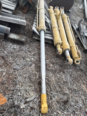 1321324-6 Boom pistons komatsu 210 -2003