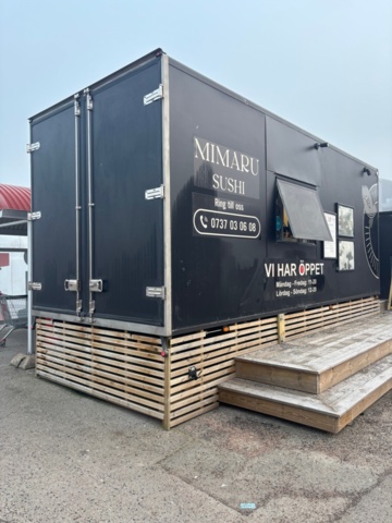 1408002-2 Food truck – fully equipped with restaurant kitchen, fridge/freezer, ventilation etc.