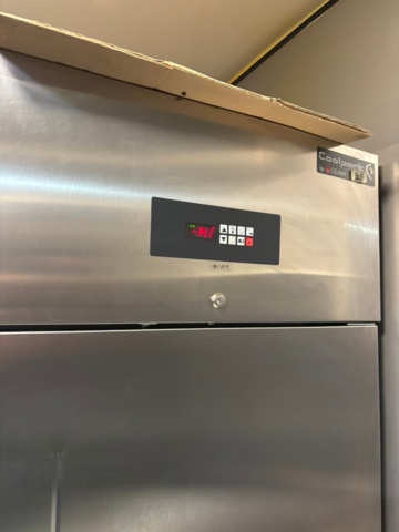 1408002-16 Food truck – fully equipped with restaurant kitchen, fridge/freezer, ventilation etc.