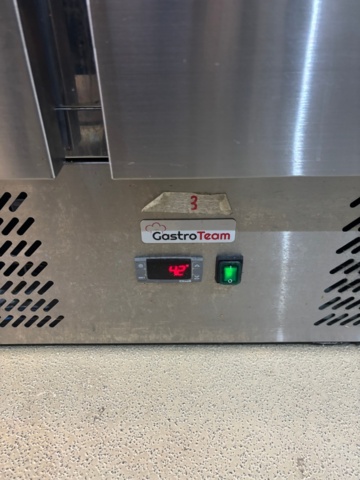 1408002-18 Food truck – fully equipped with restaurant kitchen, fridge/freezer, ventilation etc.