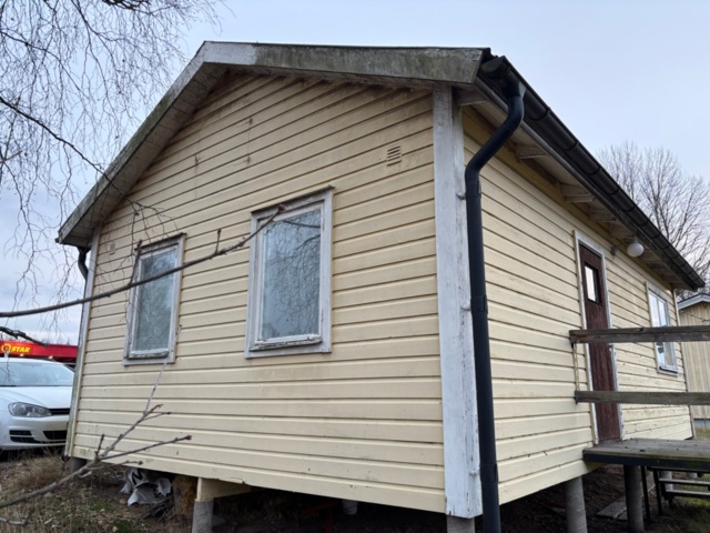 1372832-2 Fristående byggnad med dusch- och omklädningsutrymme