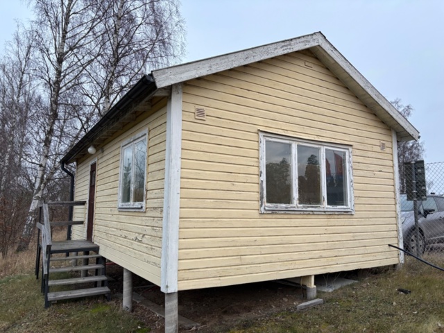 1372832-4 Fristående byggnad med dusch- och omklädningsutrymme