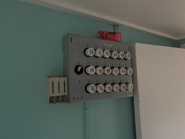 1372832-5 Fristående byggnad med dusch- och omklädningsutrymme