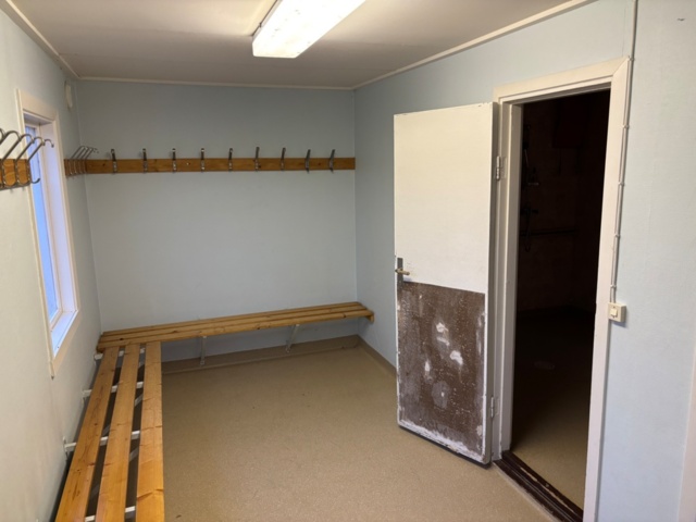 1372832-6 Fristående byggnad med dusch- och omklädningsutrymme