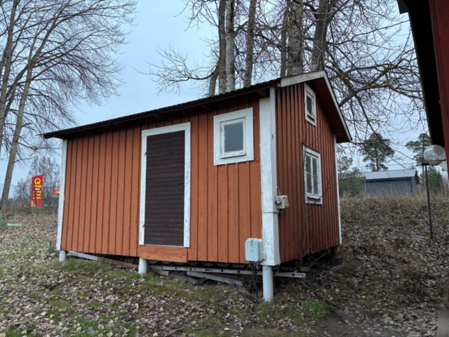 1372834-2 Förrådsbyggnad med slagport
