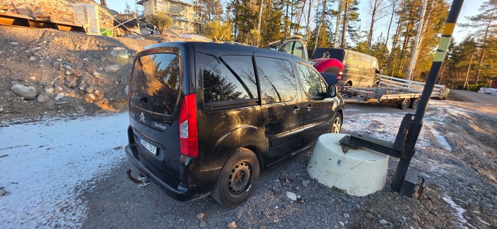 1320034-3 Citroën Berlingo Kombi 1.6i Manuell, 109hk, 2010 (Reparationsobjekt)