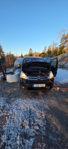 1320034-9 Citroën Berlingo Kombi 1.6i Manuell, 109hk, 2010 (Reparationsobjekt)