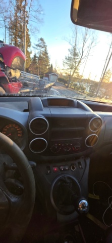 1320034-20 Citroën Berlingo Kombi 1.6i Manuell, 109hk, 2010 (Reparationsobjekt)