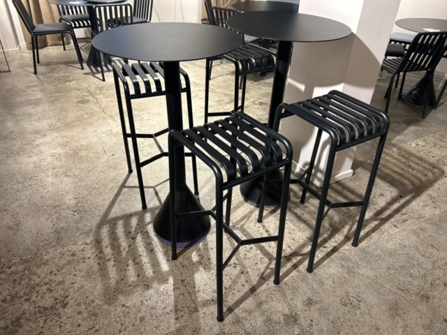 1389183-1 Bar stools and bar table - HAY Palissade