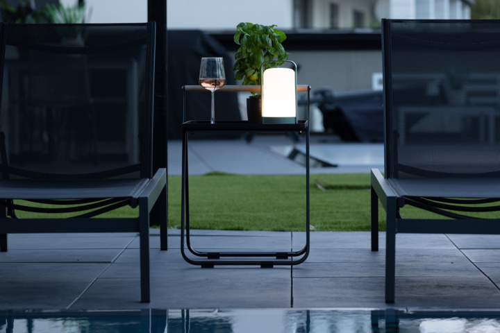 1466255-4 Sidobord 2 st och bordslampa