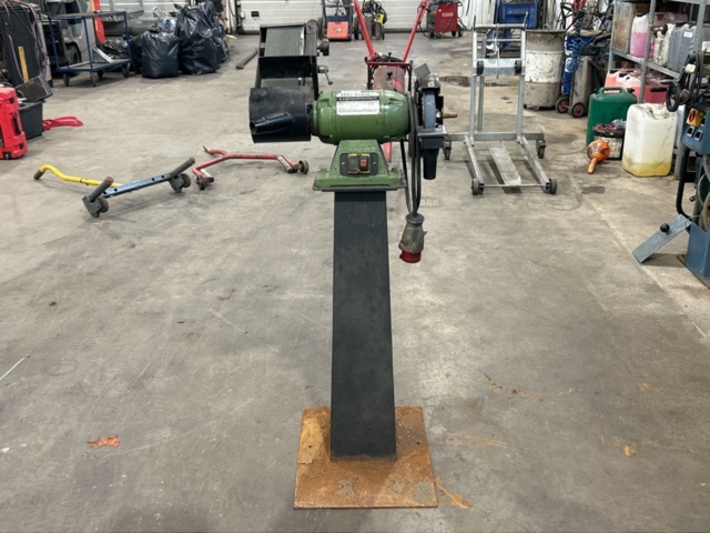 1457387-1 Bandslipmaskin på stativ - IDG-Tools