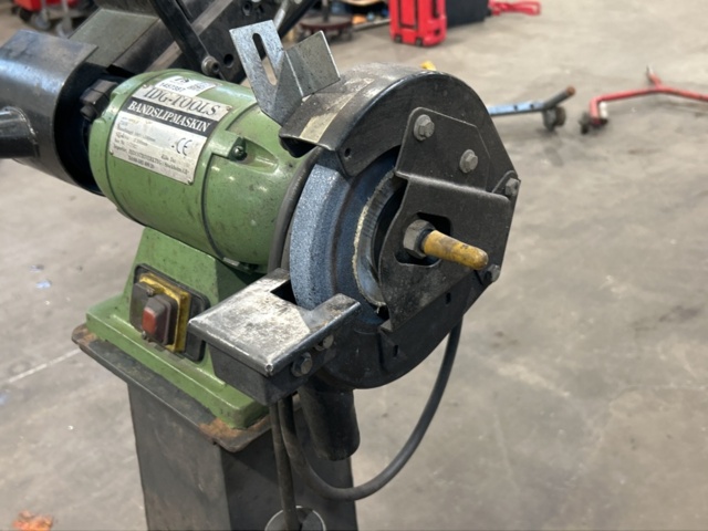 1457387-6 Bandslipmaskin på stativ - IDG-Tools