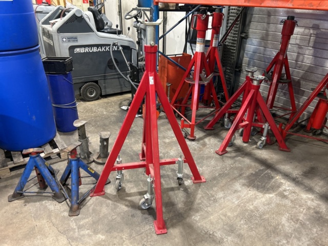 1457398-3 Pallbockar 11 st