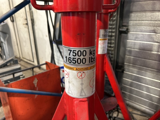 1457398-7 Pallbockar 11 st