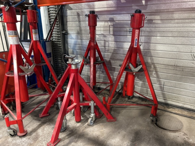 1457398-8 Pallbockar 11 st