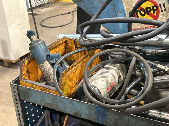 1457406-6 Vagn med innehåll