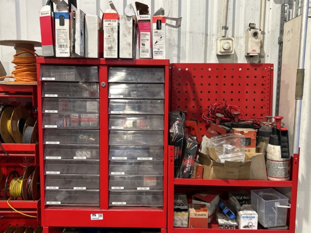 1457418-3 Sortimentshyllor med innehåll