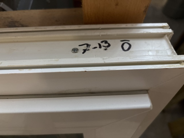 1372861-3 Plastfönster – sidohängda – 3 st i olika mått
