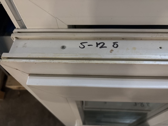 1372861-4 Plastfönster – sidohängda – 3 st i olika mått