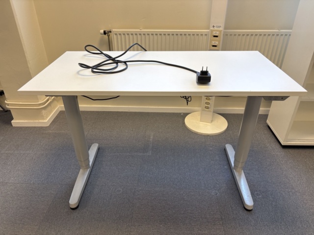 1409504-4 Kontorsmöbler - Höj-/sänkbara skrivbord, förvaringsskåp, avskärmning, m.m - IKEA, Edsbyn, AJ