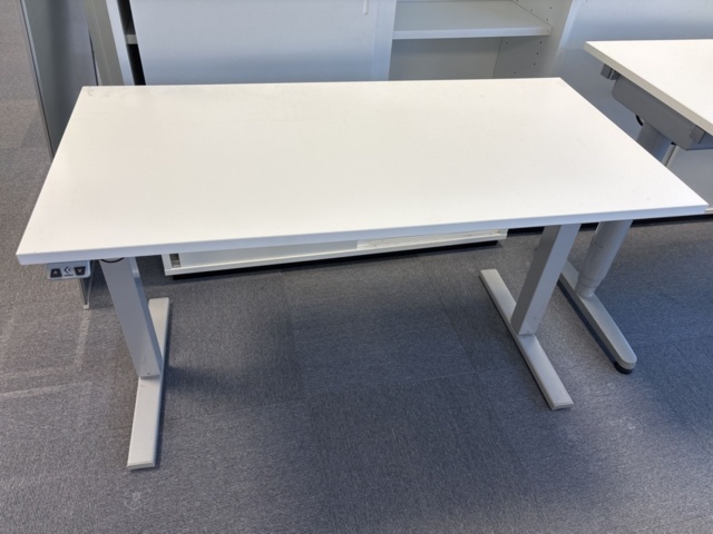 1409504-18 Kontorsmöbler - Höj-/sänkbara skrivbord, förvaringsskåp, avskärmning, m.m - IKEA, Edsbyn, AJ