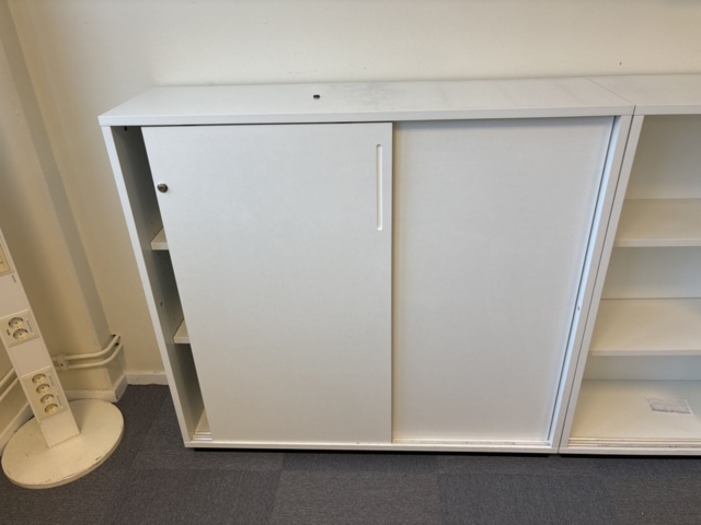 1409504-25 Kontorsmöbler - Höj-/sänkbara skrivbord, förvaringsskåp, avskärmning, m.m - IKEA, Edsbyn, AJ