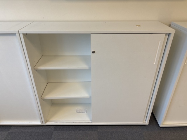 1409504-26 Kontorsmöbler - Höj-/sänkbara skrivbord, förvaringsskåp, avskärmning, m.m - IKEA, Edsbyn, AJ