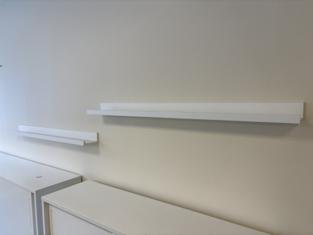 1409504-28 Kontorsmöbler - Höj-/sänkbara skrivbord, förvaringsskåp, avskärmning, m.m - IKEA, Edsbyn, AJ